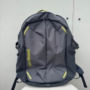 Patagonia REFUGIO DAYPACK 26L Charcoal and Lime Backpack NWOT
